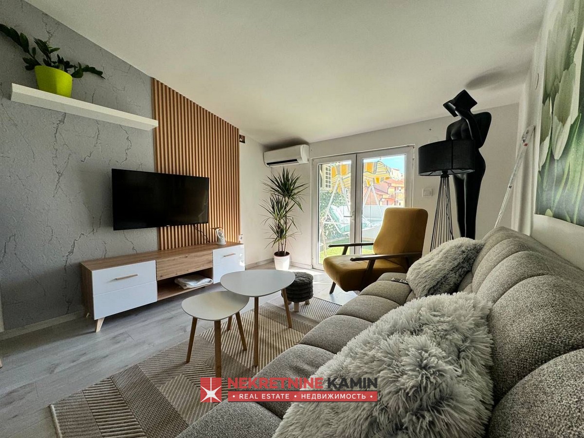 Furnished One-Bedroom Apartment with Large Terrace and Parking, Lazi, Budva